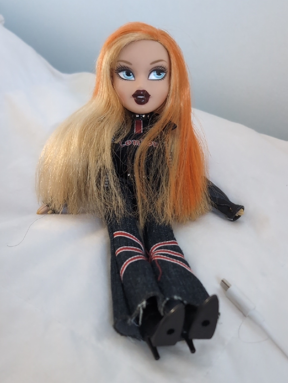 Bratz Cloe Pretty N Punk 1st Edition Fashion Doll with Black London Outfit